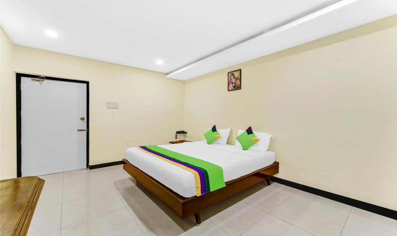 Treebo B Coral, 2 Km From Promenade Beach Hotel Пондичери Екстериор снимка