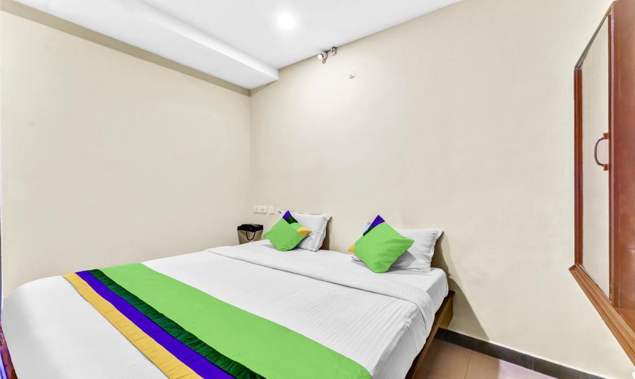 Treebo B Coral, 2 Km From Promenade Beach Hotel Пондичери Екстериор снимка