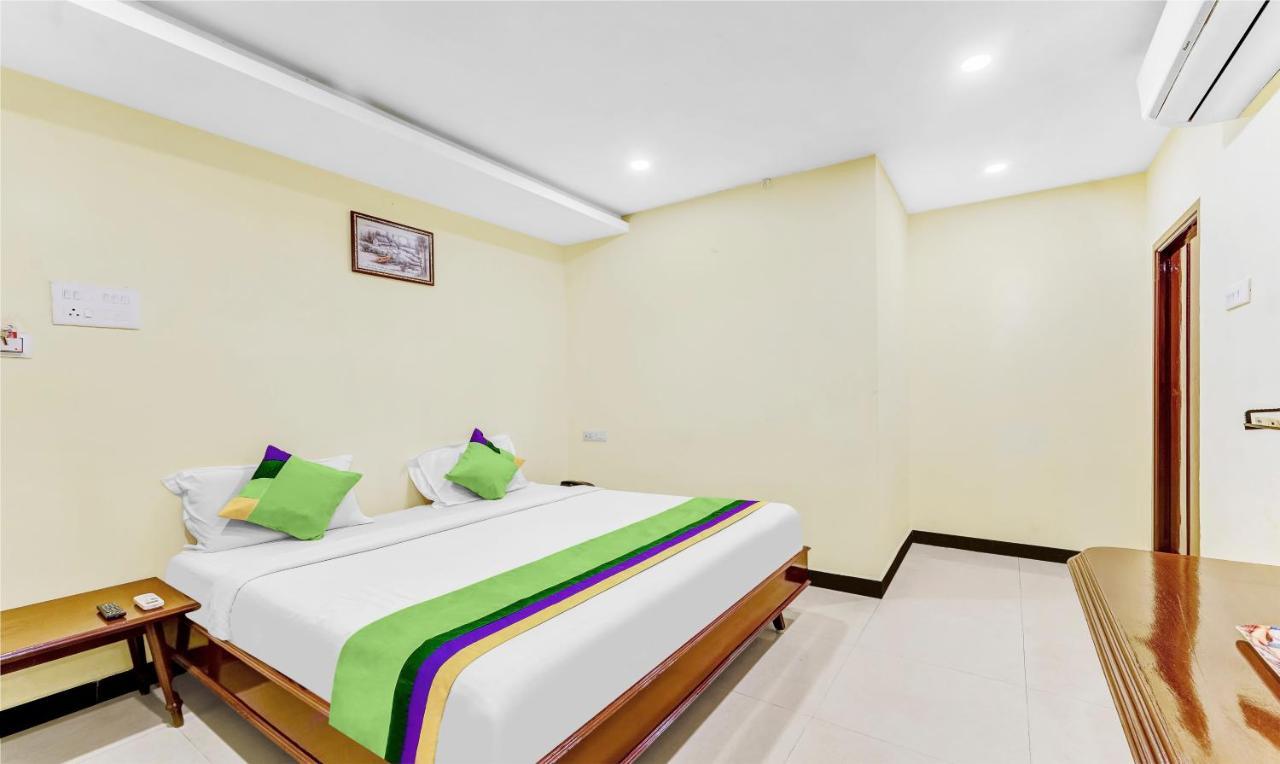 Treebo B Coral, 2 Km From Promenade Beach Hotel Пондичери Екстериор снимка