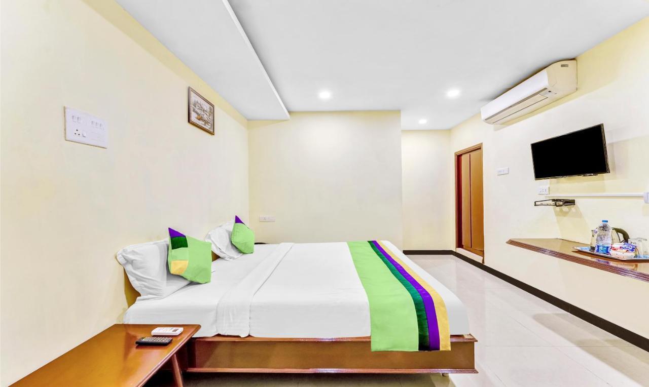 Treebo B Coral, 2 Km From Promenade Beach Hotel Пондичери Екстериор снимка